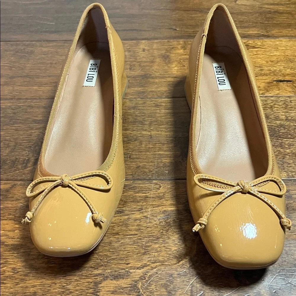 Anthropologie Bibi Lou Patent Leather Suzy Ballet Block Heel, Camel, size 40 EU
